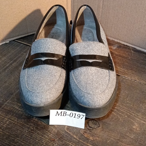 Shoes - Picture 4 of 4